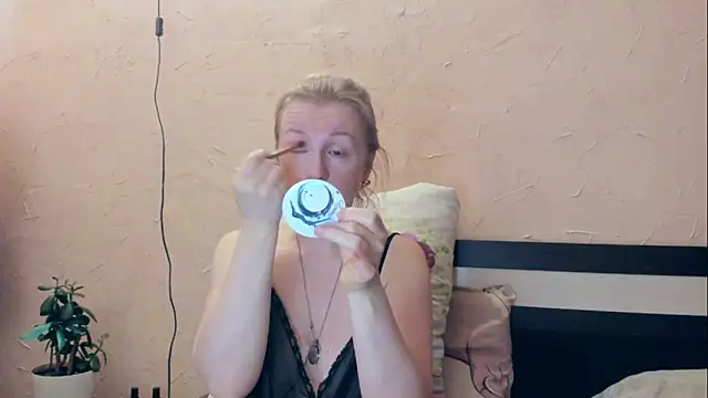 I AM MILF online show from May 13, 7:26 am