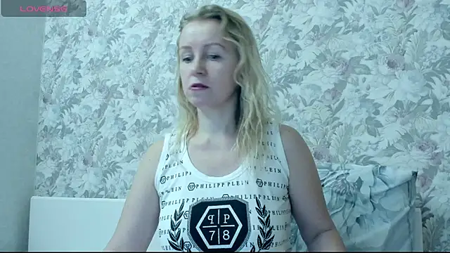 I AM MILF online show from December 5, 5:55 pm