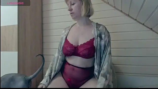 I AM MILF online show from March 18, 6:17 pm