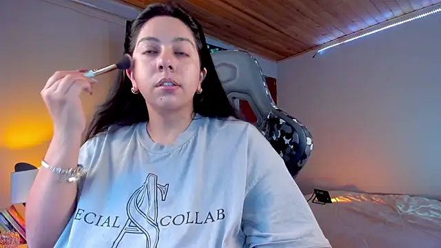 coraline latin online show from February 3, 9:50 pm
