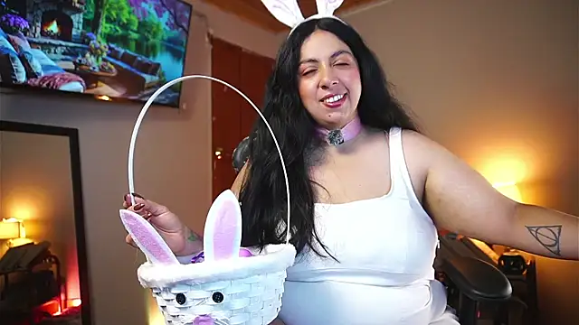 coraline latin online show from April 3, 11:49 am