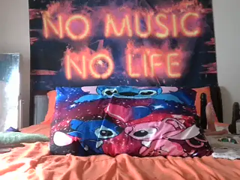 Snapshot of EnticingAaliyah chatting on February 12, 7:45 pm EnticingAaliyah online show from February 12, 7:45 pm