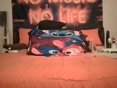 Snapshot of EnticingAaliyah chatting on January 22, 2:04 am EnticingAaliyah online show from January 22, 2:04 am