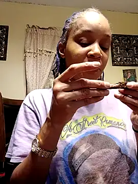 Snapshot of EnticingAaliyah chatting on December 7, 1:08 am EnticingAaliyah online show from December 7, 1:08 am