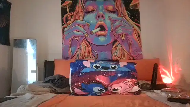 Snapshot of EnticingAaliyah chatting on September 9, 3:32 pm EnticingAaliyah online show from September 9, 3:32 pm