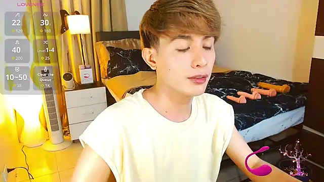 Snapshot of WildestTwink chatting on June 24, 5:22 pm WildestTwink online show from June 24, 5:22 pm
