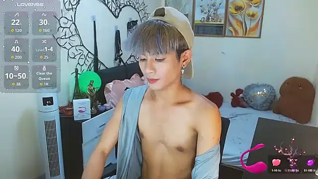 Snapshot of WildestTwink chatting on September 8, 4:17 pm WildestTwink online show from September 8, 4:17 pm