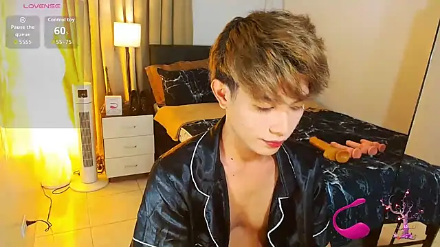 Snapshot of WildestTwink chatting on July 9, 7:02 pm WildestTwink online show from July 9, 7:02 pm