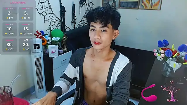 Snapshot of WildestTwink chatting on October 25, 6:52 pm WildestTwink online show from October 25, 6:52 pm