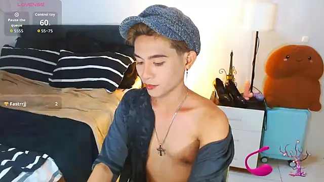 Snapshot of WildestTwink chatting on June 19, 1:39 pm WildestTwink online show from June 19, 1:39 pm