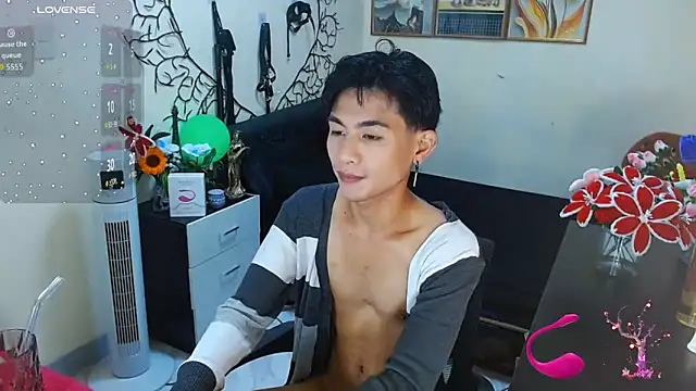 Snapshot of WildestTwink chatting on October 24, 5:12 pm WildestTwink online show from October 24, 5:12 pm