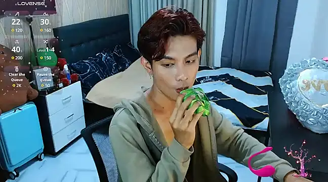 Snapshot of WildestTwink chatting on March 4, 2:21 pm WildestTwink online show from March 4, 2:21 pm