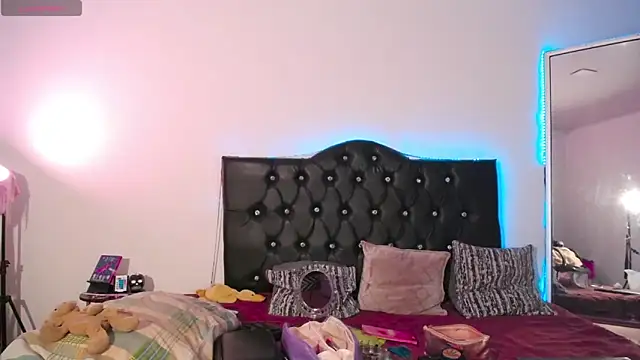 joaisaza online show from February 16, 7:51 am