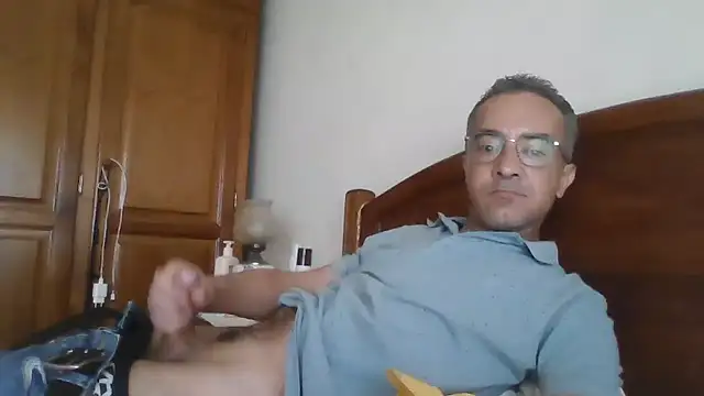 Snapshot of CarlosRocha73 chatting on May 25, 10:58 am CarlosRocha73 online show from May 25, 10:58 am