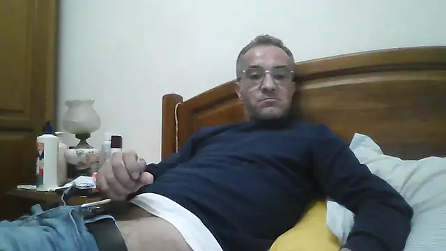 CarlosRocha73 online show from May 16, 10:53 pm