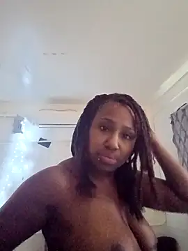 Xochillovemoney2 online show from April 7, 10:44 pm