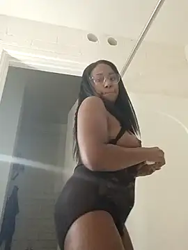 Xochillovemoney2 online show from February 8, 7:11 pm