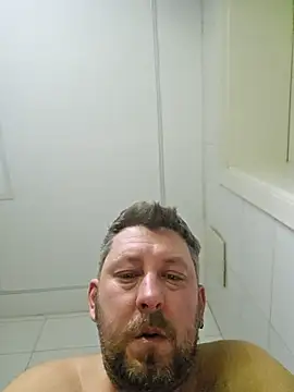 Snapshot of ktmtom247 chatting on December 23, 2:33 am ktmtom247 online show from December 23, 2:33 am