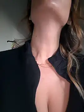 fammefatale1987 online show from November 28, 3:34 pm