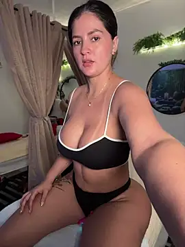 Snapshot of Carolina_Novoa chatting on April 21, 8:15 pm Carolina Novoa online show from April 21, 8:15 pm