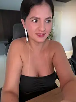 Snapshot of Carolina_Novoa chatting on December 15, 6:58 pm Carolina Novoa online show from December 15, 6:58 pm