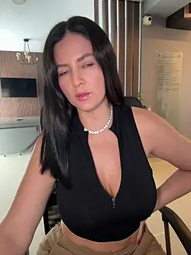 Snapshot of Carolina_Novoa chatting on May 22, 5:55 pm Carolina Novoa online show from May 22, 5:55 pm
