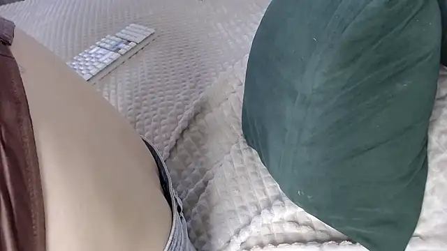 Snapshot of Kiradoll27 chatting on October 29, 9:30 am Kiradoll27 online show from October 29, 9:30 am