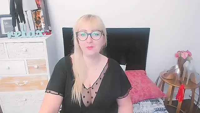 Snapshot of sweetMariina chatting on February 24, 6:27 am sweetMariina online show from February 24, 6:27 am