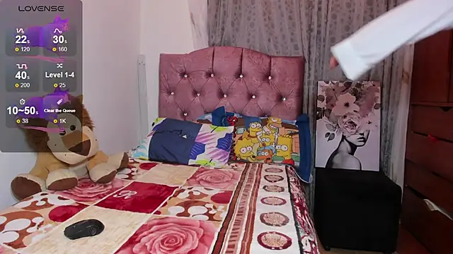 Snapshot of ReyleDoll chatting on October 11, 12:22 am ReyleDoll online show from October 11, 12:22 am