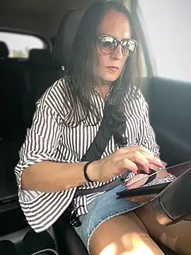Chic desire online show from April 26, 2:14 pm