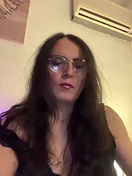 Snapshot of Chic_desire chatting on May 9, 8:56 pm Chic desire online show from May 9, 8:56 pm