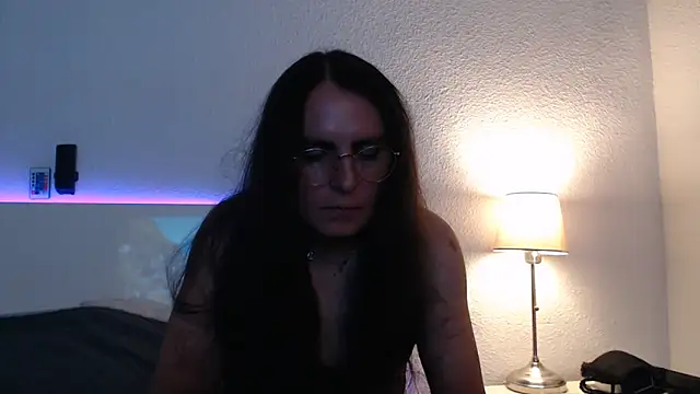 Snapshot of Chic_desire chatting on June 2, 10:32 pm Chic desire online show from June 2, 10:32 pm