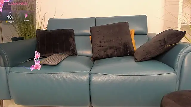 Snapshot of _queens_of_fetish chatting on February 14, 10:37 am queens of fetish online show from February 14, 10:37 am