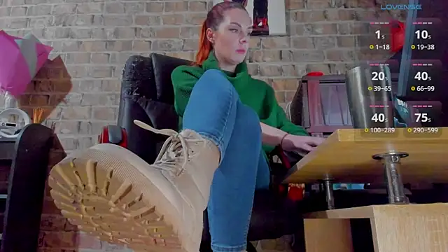 Snapshot of MrsVenus chatting on March 4, 7:41 am MrsVenus online show from March 4, 7:41 am
