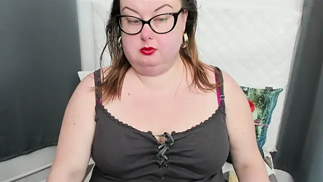 Snapshot of dirtyBonnie chatting on February 9, 10:53 am dirtyBonnie online show from February 9, 10:53 am