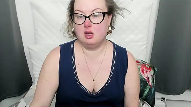 Snapshot of dirtyBonnie chatting on February 9, 5:16 am dirtyBonnie online show from February 9, 5:16 am