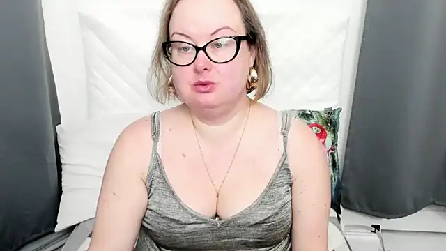 Snapshot of dirtyBonnie chatting on March 3, 5:47 am dirtyBonnie online show from March 3, 5:47 am