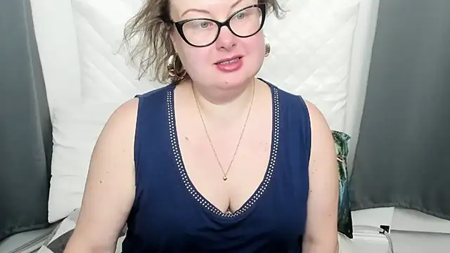 Snapshot of dirtyBonnie chatting on February 11, 5:18 am dirtyBonnie online show from February 11, 5:18 am