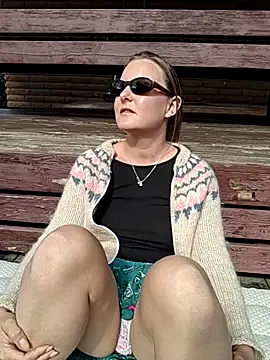 SwedishJennifer online show from May 4, 12:30 pm