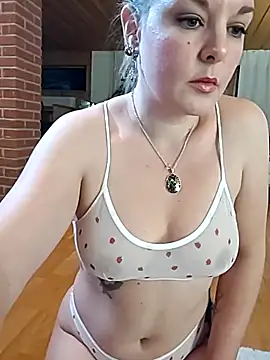 Snapshot of SwedishJennifer chatting on November 19, 3:01 pm SwedishJennifer online show from November 19, 3:01 pm