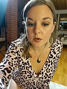Snapshot of SwedishJennifer chatting on November 18, 3:37 pm SwedishJennifer online show from November 18, 3:37 pm