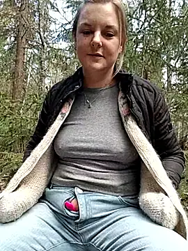 SwedishJennifer online show from April 3, 12:00 pm