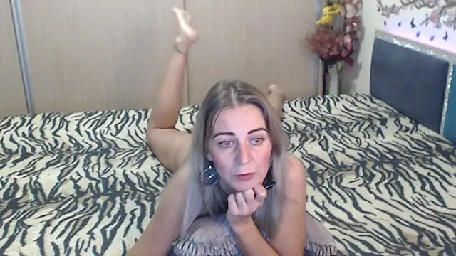 Snapshot of MirabelaSweet chatting on October 8, 4:58 am MirabelaSweet online show from October 8, 4:58 am