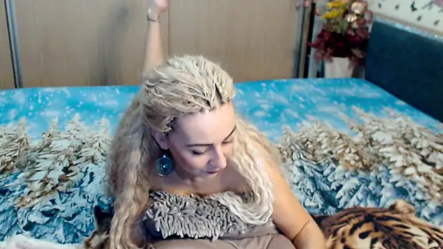 Snapshot of MirabelaSweet chatting on March 15, 9:30 am MirabelaSweet online show from March 15, 9:30 am