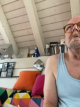 wankcellar online show from April 26, 10:45 am