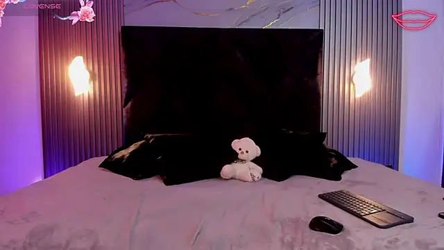 Zafira Alabi online show from November 12, 3:49 pm