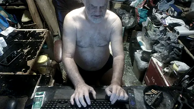 Snapshot of russtee chatting on October 9, 8:09 pm russtee online show from October 9, 8:09 pm