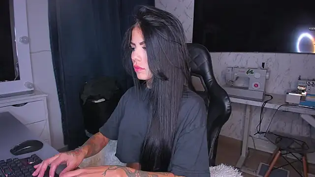Snapshot of Lisegg_ chatting on February 5, 4:58 pm Lisegg online show from February 5, 4:58 pm