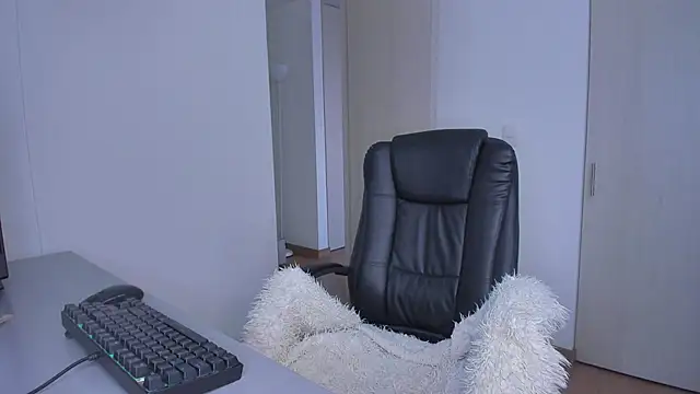 Snapshot of Lisegg_ chatting on February 18, 4:14 pm Lisegg online show from February 18, 4:14 pm