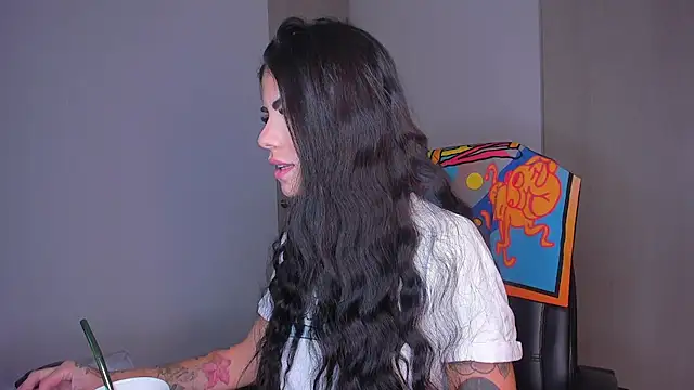 Snapshot of Lisegg_ chatting on December 2, 10:17 am Lisegg online show from December 2, 10:17 am